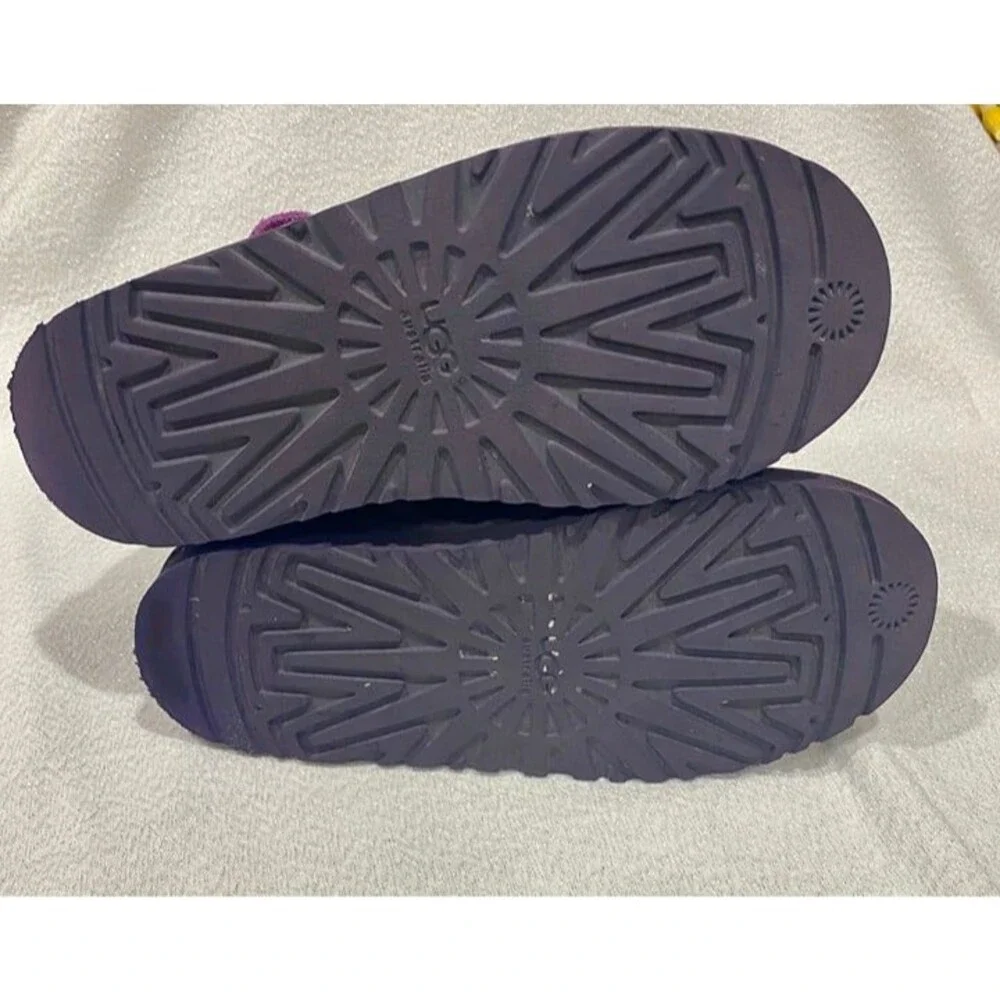 UGGS Joleigh Girls purple heart boots. Size 4 big girls